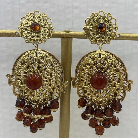 Victorian style clip earrings with amber crystal and acrylic stones - Picture 5 of 8